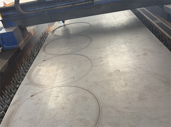 Stainless steel wide and thick plates